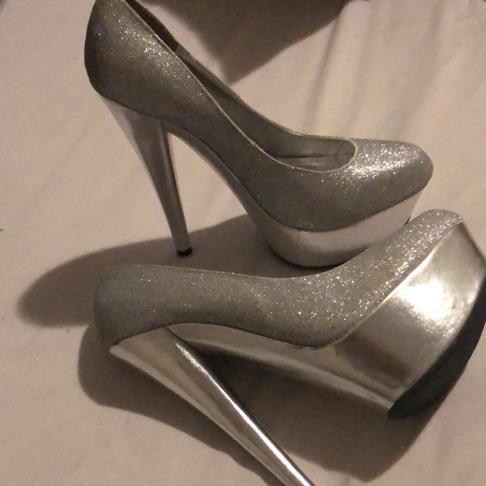 Silver heel